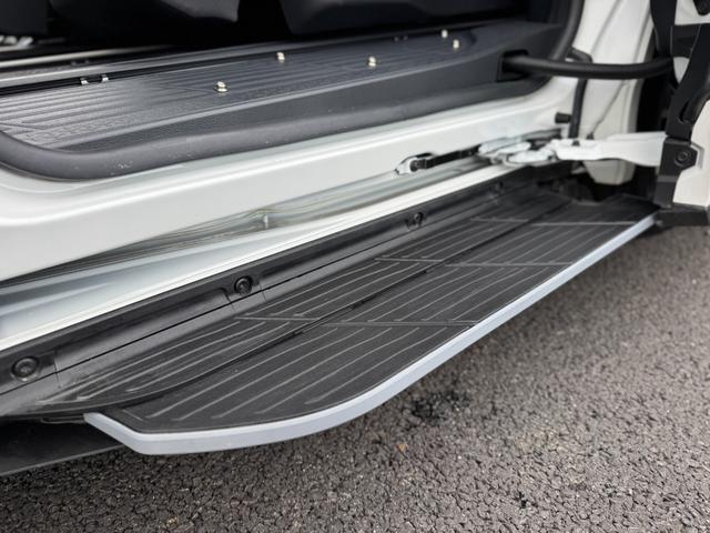 ヴォクシー 13.2型有機EL後席モニター 快適利便パッケージHigh ユニバーサルステップ ドライビングサポートパッケージ トヨタチームメイトドライビングサポートパッケージ 10.1インチディスプレイオーディオ(77枚目)