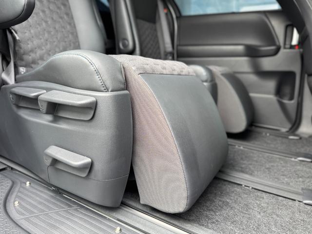 ヴォクシー 13.2型有機EL後席モニター 快適利便パッケージHigh ユニバーサルステップ ドライビングサポートパッケージ トヨタチームメイトドライビングサポートパッケージ 10.1インチディスプレイオーディオ(78枚目)