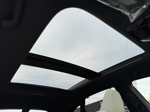 RX RX500h Fスポーツパフォーマンス マークレビンソンプレミアムサウンド パノラマルーフ ルーフレール デジタルインナーミラー 輻射ヒーター 置くだけ充電 ホワイトレザーシート ヘッドアップディスプレイ パノラミックビューモニター ETC(10枚目)