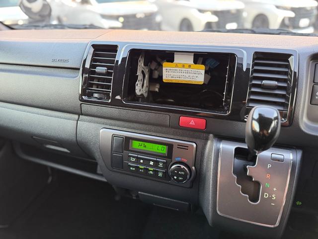 ハイエースバン パノラミックビューモニター デジタルインナーミラー 両側パワースライドドア LEDヘッドランプ スマートキー 黒ハーフレザーシート AC100V トヨタセーフティーセンス プリクラッシュセーフティ(11枚目)