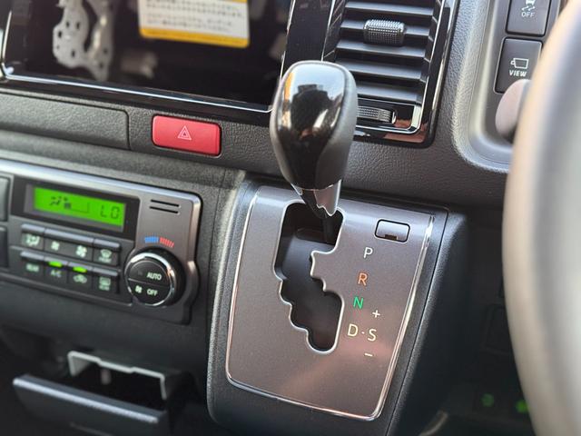 ハイエースバン パノラミックビューモニター デジタルインナーミラー 両側パワースライドドア LEDヘッドランプ スマートキー 黒ハーフレザーシート AC100V トヨタセーフティーセンス プリクラッシュセーフティ(52枚目)