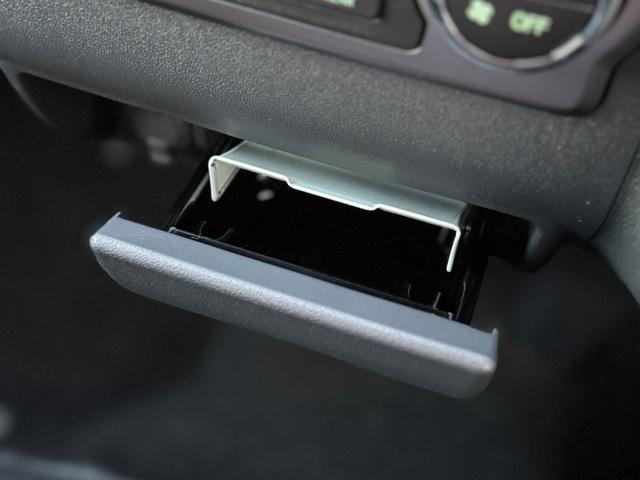 ハイエースバン パノラミックビューモニター デジタルインナーミラー 両側パワースライドドア LEDヘッドランプ スマートキー 黒ハーフレザーシート AC100V トヨタセーフティーセンス プリクラッシュセーフティ(54枚目)