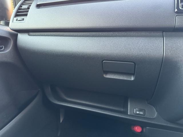 ハイエースバン パノラミックビューモニター デジタルインナーミラー 両側パワースライドドア LEDヘッドランプ スマートキー 黒ハーフレザーシート AC100V トヨタセーフティーセンス プリクラッシュセーフティ(65枚目)