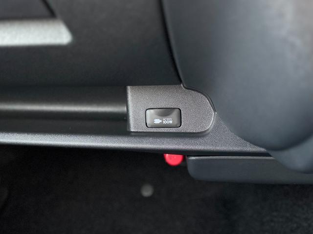ハイエースバン パノラミックビューモニター デジタルインナーミラー 両側パワースライドドア LEDヘッドランプ スマートキー 黒ハーフレザーシート AC100V トヨタセーフティーセンス プリクラッシュセーフティ(67枚目)