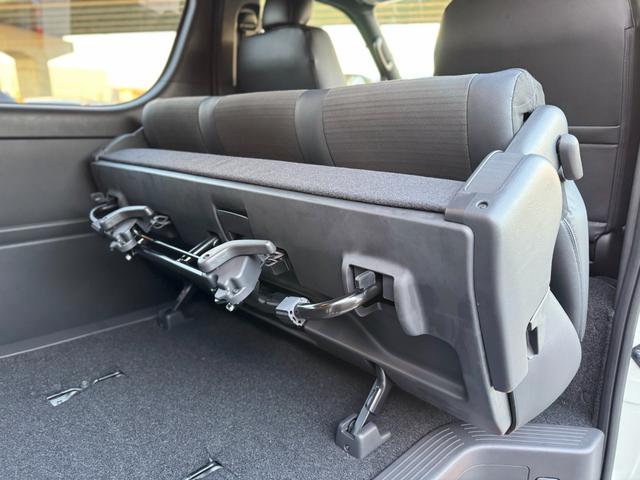 ハイエースバン パノラミックビューモニター デジタルインナーミラー 両側パワースライドドア LEDヘッドランプ スマートキー 黒ハーフレザーシート AC100V トヨタセーフティーセンス プリクラッシュセーフティ(70枚目)