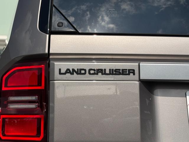 ランドクルーザー250 VX 丸目LEDヘッドライト ムーンルーフ デジタルミラー 寒冷地仕様 12.3インチディスプレイオーディオ パノラミックビューモニター ブラインドスポットモニター 純正18インチAW セーフティーセンス(43枚目)