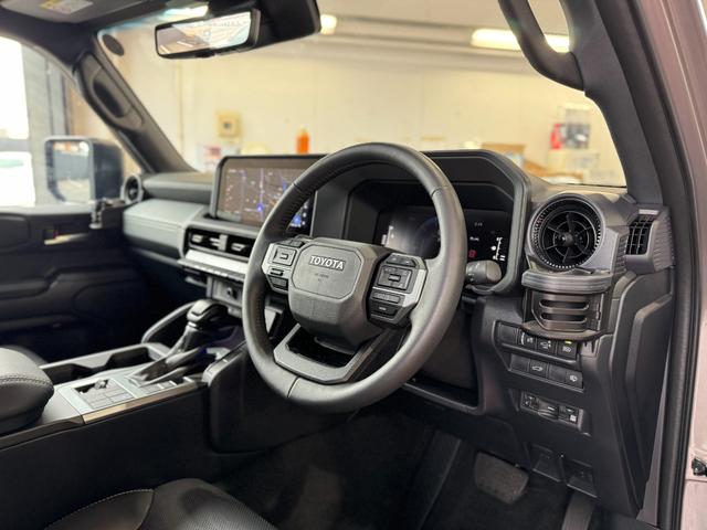 ランドクルーザー250 VX 丸目LEDヘッドライト ムーンルーフ デジタルミラー 寒冷地仕様 12.3インチディスプレイオーディオ パノラミックビューモニター ブラインドスポットモニター 純正18インチAW セーフティーセンス(47枚目)