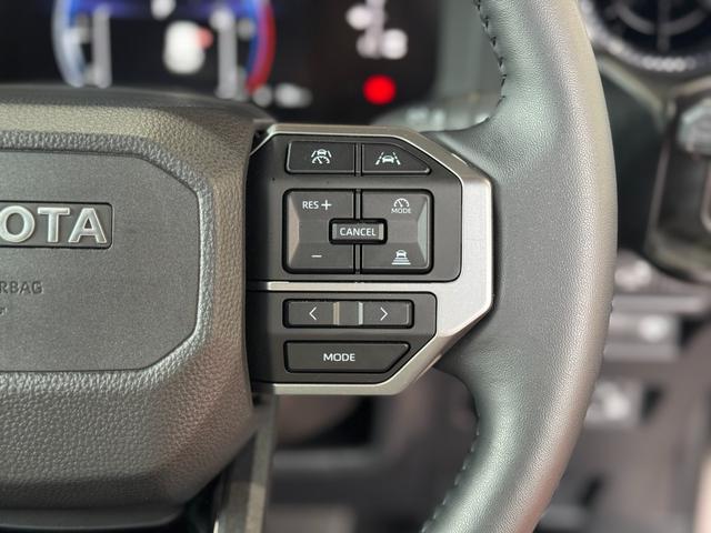 ランドクルーザー250 VX 丸目LEDヘッドライト ムーンルーフ デジタルミラー 寒冷地仕様 12.3インチディスプレイオーディオ パノラミックビューモニター ブラインドスポットモニター 純正18インチAW セーフティーセンス(69枚目)