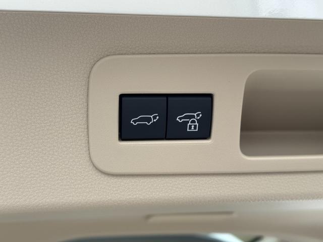 ランドクルーザー ZX JBLプレミアムサウンド リアエンターテイメント タイヤ空気圧警報システム クールBOX ルーフレール ムーンルーフ ベージュレザーシート パノラミックビューモニター ブラインドスポットモニター(80枚目)