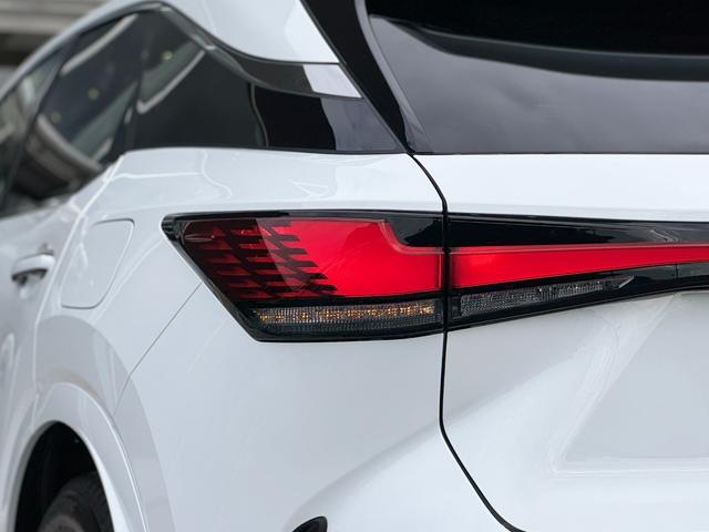 RX RX350 Fスポーツ TRDエアロダイナミクスパッケージ マークレビンソン パノラマルーフ デジタルインナーミラー 置くだけ充電 オレンジキャリパー 輻射ヒーター 21インチAW 赤レザーシート ヘッドアップディスプレイ(43枚目)