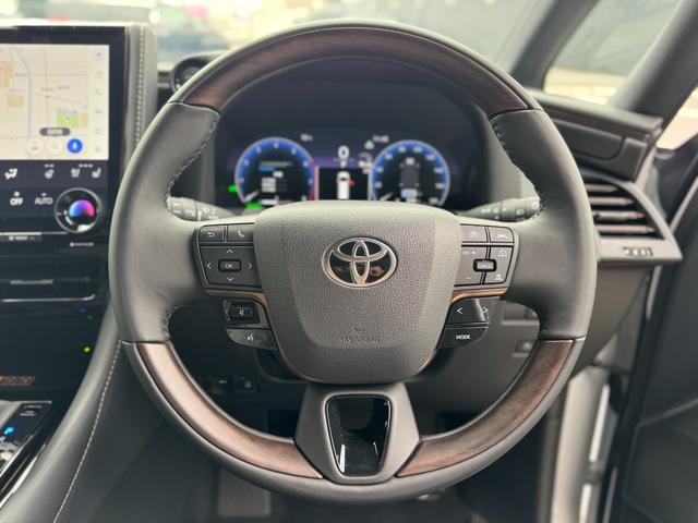 ステアリングスイッチで走行中も目線を逸らす事無く操作可能です☆