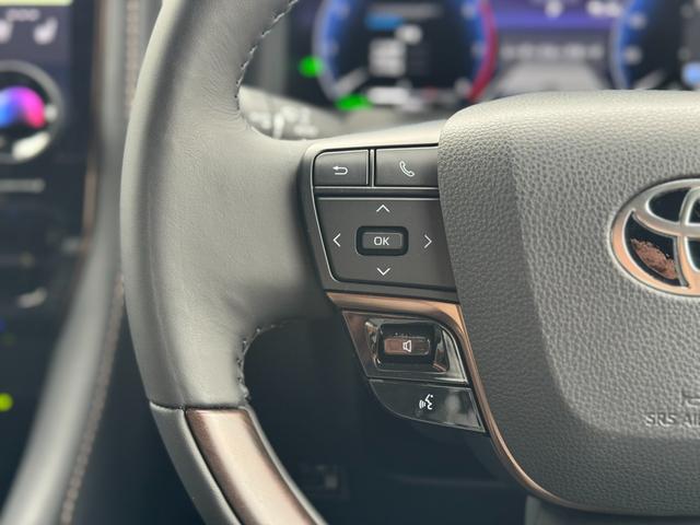 ステアリングスイッチで走行中も目線を逸らす事無く操作可能です☆