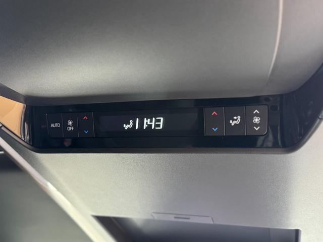 ２列目でもエアコン調節可能です☆彡