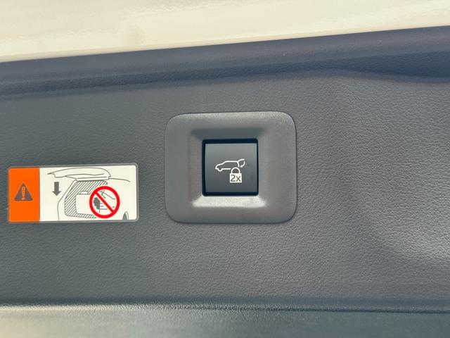 パワーバックドアついてます☆彡リモコンやバックドアのスイッチひとつでドアの開閉が可能☆彡