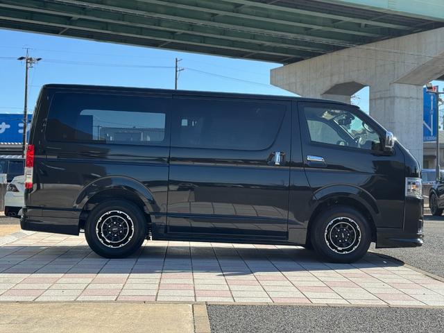 ハイエースバン ロングスーパーＧＬ　ダークプライムＳ　モデリスタエアロ（Ｆ／Ｓ／Ｒ）　社外１５インチＡＷ　パノラミックビューモニター　デジタルインナーミラー　寒冷地仕様　スカッフプレート　両側パワースライドドア　黒ハーフレザーシート　ＬＥＤヘッドライト（6枚目）