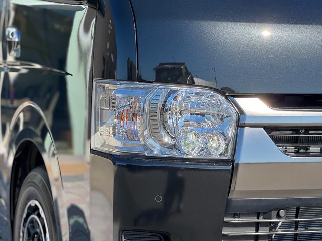 ハイエースバン ロングスーパーＧＬ　ダークプライムＳ　モデリスタエアロ（Ｆ／Ｓ／Ｒ）　社外１５インチＡＷ　パノラミックビューモニター　デジタルインナーミラー　寒冷地仕様　スカッフプレート　両側パワースライドドア　黒ハーフレザーシート　ＬＥＤヘッドライト（23枚目）