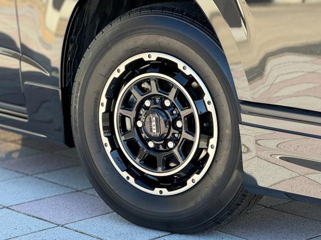 ハイエースバン ロングスーパーＧＬ　ダークプライムＳ　モデリスタエアロ（Ｆ／Ｓ／Ｒ）　社外１５インチＡＷ　パノラミックビューモニター　デジタルインナーミラー　寒冷地仕様　スカッフプレート　両側パワースライドドア　黒ハーフレザーシート　ＬＥＤヘッドライト（29枚目）