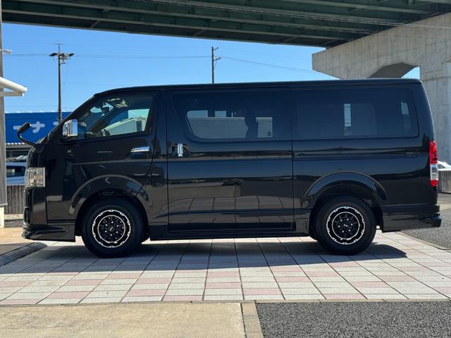 ハイエースバン ロングスーパーＧＬ　ダークプライムＳ　モデリスタエアロ（Ｆ／Ｓ／Ｒ）　社外１５インチＡＷ　パノラミックビューモニター　デジタルインナーミラー　寒冷地仕様　スカッフプレート　両側パワースライドドア　黒ハーフレザーシート　ＬＥＤヘッドライト（31枚目）