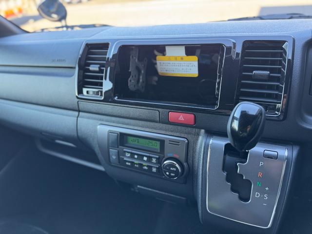 ハイエースバン ロングスーパーＧＬ　ダークプライムＳ　モデリスタエアロ（Ｆ／Ｓ／Ｒ）　社外１５インチＡＷ　パノラミックビューモニター　デジタルインナーミラー　寒冷地仕様　スカッフプレート　両側パワースライドドア　黒ハーフレザーシート　ＬＥＤヘッドライト（52枚目）