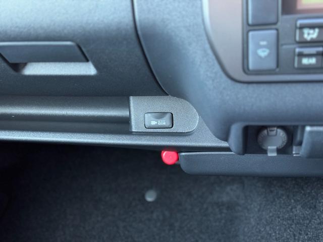 ハイエースバン ロングスーパーＧＬ　ダークプライムＳ　モデリスタエアロ（Ｆ／Ｓ／Ｒ）　社外１５インチＡＷ　パノラミックビューモニター　デジタルインナーミラー　寒冷地仕様　スカッフプレート　両側パワースライドドア　黒ハーフレザーシート　ＬＥＤヘッドライト（70枚目）