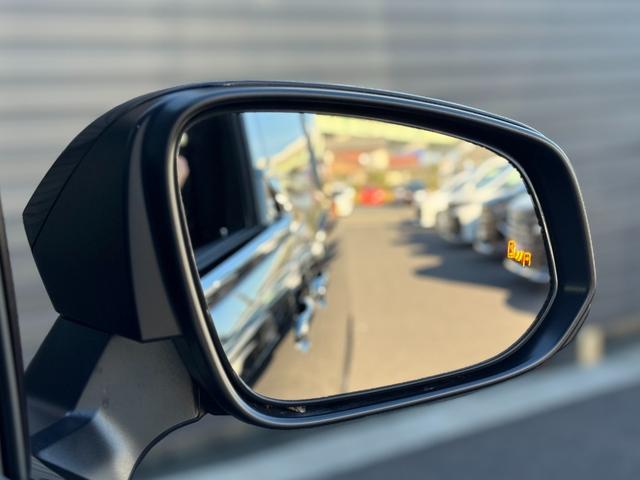 走行中に後側方レーダーセンサーにより隣の車線を走行する車両をレーダーで検知し、死角エリアに車両があればドアミラーインジケーターが点灯してドライバーに検知を知らせてくれます☆彡