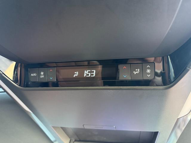 ２列目でもエアコン調節可能です☆彡