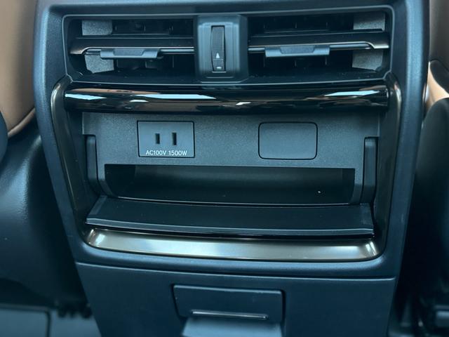 車内において、ＡＣ１００Ｖで消費電力の合計が１５００Ｗ　の電気製品を使用することができるシステムです．災害などによる非常時に電力が必要なときは非常時給電システムのご使用をおすすめします。