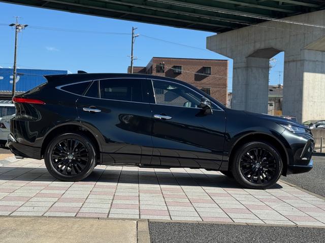 ハリアーハイブリッド Ｚ　レザーパッケージ・ナイトシェード　調光パノラマルーフ　アクセサリーコンセント　純正１９インチＡＷブラック塗装　ＪＢＬプレミアムサウンドデジタルインナーミラー　１２．３インチディスプレイ　パノラミックビューモニター　置くだけ充電　ＥＴＣ（6枚目）