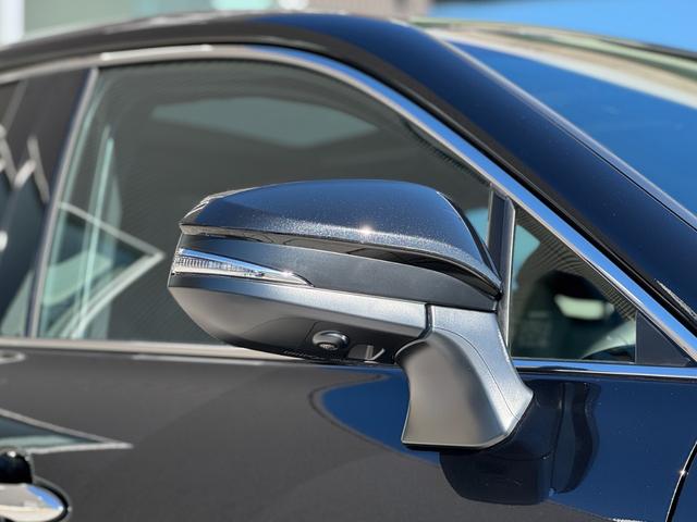 ハリアーハイブリッド Ｚ　レザーパッケージ・ナイトシェード　調光パノラマルーフ　アクセサリーコンセント　純正１９インチＡＷブラック塗装　ＪＢＬプレミアムサウンドデジタルインナーミラー　１２．３インチディスプレイ　パノラミックビューモニター　置くだけ充電　ＥＴＣ（26枚目）