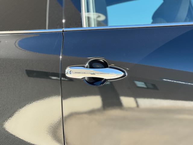 ハリアーハイブリッド Ｚ　レザーパッケージ・ナイトシェード　調光パノラマルーフ　アクセサリーコンセント　純正１９インチＡＷブラック塗装　ＪＢＬプレミアムサウンドデジタルインナーミラー　１２．３インチディスプレイ　パノラミックビューモニター　置くだけ充電　ＥＴＣ（29枚目）