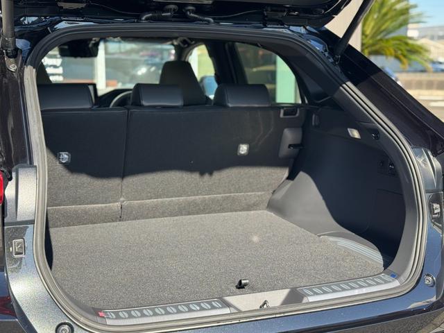 ハリアーハイブリッド Ｚ　レザーパッケージ・ナイトシェード　調光パノラマルーフ　アクセサリーコンセント　純正１９インチＡＷブラック塗装　ＪＢＬプレミアムサウンドデジタルインナーミラー　１２．３インチディスプレイ　パノラミックビューモニター　置くだけ充電　ＥＴＣ（38枚目）