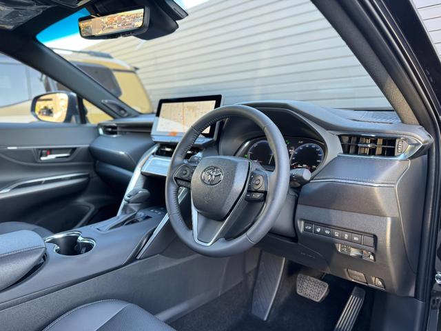 ハリアーハイブリッド Ｚ　レザーパッケージ・ナイトシェード　調光パノラマルーフ　アクセサリーコンセント　純正１９インチＡＷブラック塗装　ＪＢＬプレミアムサウンドデジタルインナーミラー　１２．３インチディスプレイ　パノラミックビューモニター　置くだけ充電　ＥＴＣ（45枚目）