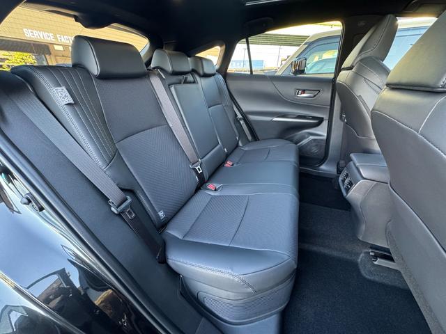 ハリアーハイブリッド Ｚ　レザーパッケージ・ナイトシェード　調光パノラマルーフ　アクセサリーコンセント　純正１９インチＡＷブラック塗装　ＪＢＬプレミアムサウンドデジタルインナーミラー　１２．３インチディスプレイ　パノラミックビューモニター　置くだけ充電　ＥＴＣ（48枚目）