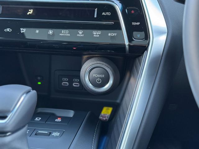 ハリアーハイブリッド Ｚ　レザーパッケージ・ナイトシェード　調光パノラマルーフ　アクセサリーコンセント　純正１９インチＡＷブラック塗装　ＪＢＬプレミアムサウンドデジタルインナーミラー　１２．３インチディスプレイ　パノラミックビューモニター　置くだけ充電　ＥＴＣ（60枚目）