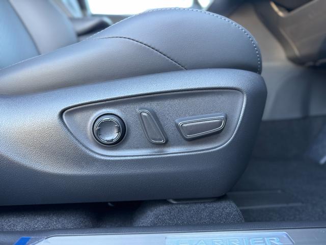 ハリアーハイブリッド Ｚ　レザーパッケージ・ナイトシェード　調光パノラマルーフ　アクセサリーコンセント　純正１９インチＡＷブラック塗装　ＪＢＬプレミアムサウンドデジタルインナーミラー　１２．３インチディスプレイ　パノラミックビューモニター　置くだけ充電　ＥＴＣ（76枚目）