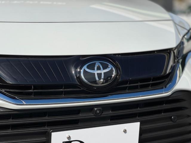 ハリアーハイブリッド Ｚ　レザーパッケージ・ナイトシェード　調光パノラマルーフ　アクセサリーコンセント　純正１９インチＡＷブラック塗装　ＪＢＬプレミアムサウンドデジタルインナーミラー　１２．３インチディスプレイ　パノラミックビューモニター　置くだけ充電　ＥＴＣ（19枚目）