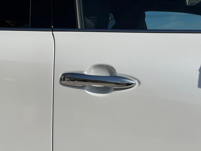 ハリアーハイブリッド Ｚ　レザーパッケージ・ナイトシェード　調光パノラマルーフ　アクセサリーコンセント　純正１９インチＡＷブラック塗装　ＪＢＬプレミアムサウンドデジタルインナーミラー　１２．３インチディスプレイ　パノラミックビューモニター　置くだけ充電　ＥＴＣ（29枚目）