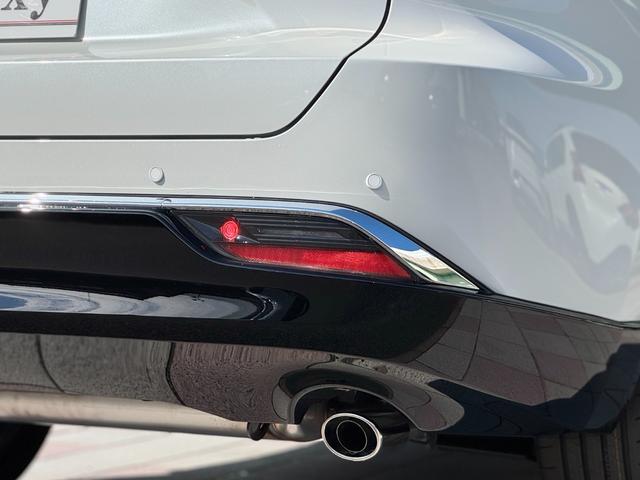 ハリアーハイブリッド Ｚ　レザーパッケージ・ナイトシェード　調光パノラマルーフ　アクセサリーコンセント　純正１９インチＡＷブラック塗装　ＪＢＬプレミアムサウンドデジタルインナーミラー　１２．３インチディスプレイ　パノラミックビューモニター　置くだけ充電　ＥＴＣ（43枚目）