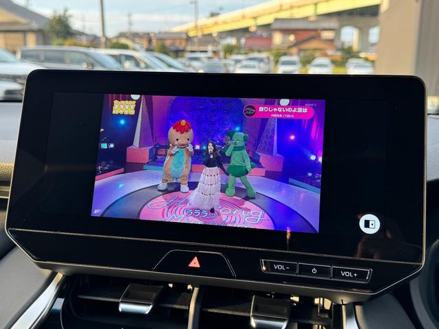 ハリアーハイブリッド Ｚ　レザーパッケージ・ナイトシェード　調光パノラマルーフ　アクセサリーコンセント　純正１９インチＡＷブラック塗装　ＪＢＬプレミアムサウンドデジタルインナーミラー　１２．３インチディスプレイ　パノラミックビューモニター　置くだけ充電　ＥＴＣ（53枚目）