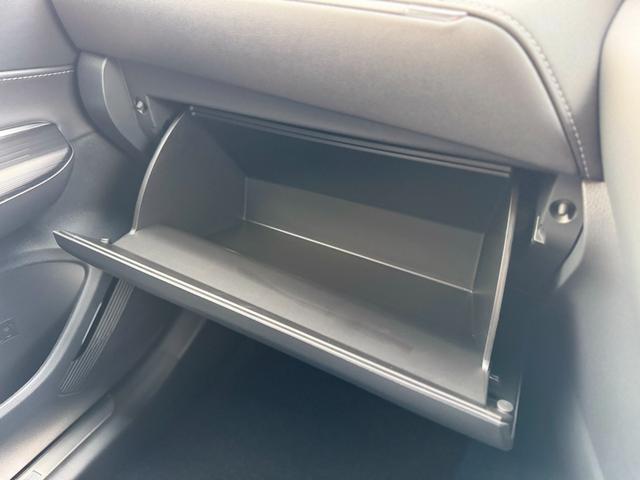 ハリアーハイブリッド Ｚ　レザーパッケージ・ナイトシェード　調光パノラマルーフ　アクセサリーコンセント　純正１９インチＡＷブラック塗装　ＪＢＬプレミアムサウンドデジタルインナーミラー　１２．３インチディスプレイ　パノラミックビューモニター　置くだけ充電　ＥＴＣ（78枚目）