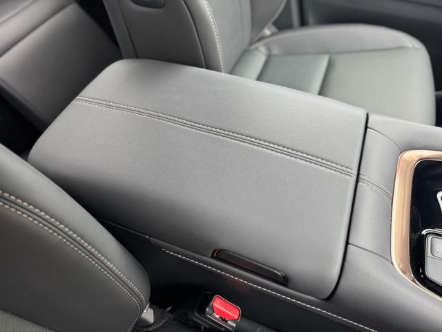 アルファード Ｚ　モデリスタ（Ｆ／Ｓ／Ｒ）　１３．２型後席モニター　左右独立ムーンルーフ　デジタルインナーミラー　トヨタチームメイト　カラーヘッドアップディスプレイ　寒冷地仕様　１４インチディスプレイ　パノラマビュー（64枚目）