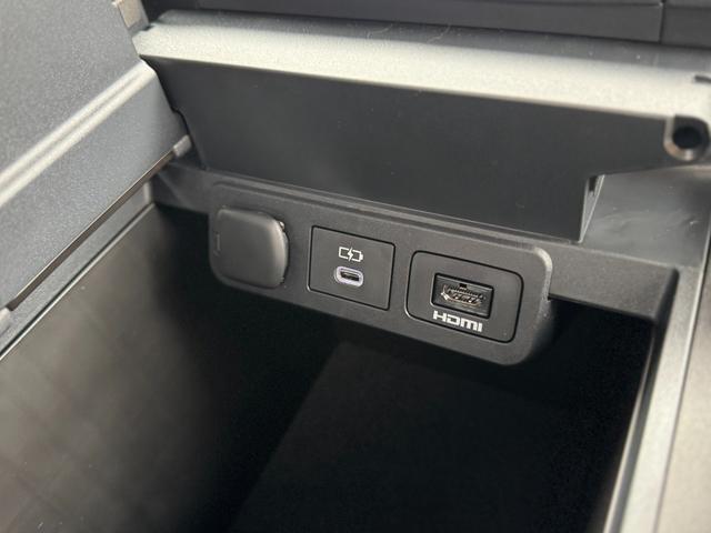 アルファード Ｚ　モデリスタ（Ｆ／Ｓ／Ｒ）　１３．２型後席モニター　左右独立ムーンルーフ　デジタルインナーミラー　トヨタチームメイト　カラーヘッドアップディスプレイ　寒冷地仕様　１４インチディスプレイ　パノラマビュー（66枚目）