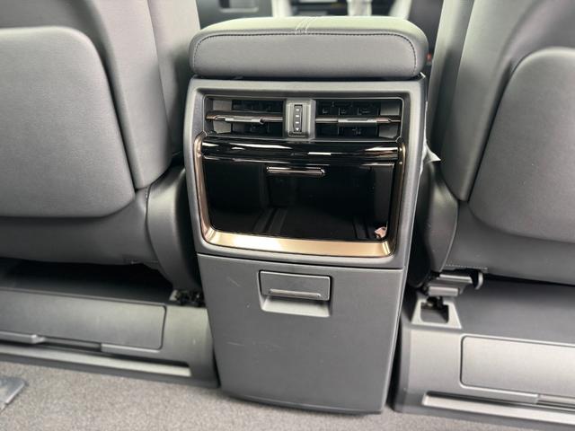 アルファード Ｚ　モデリスタ（Ｆ／Ｓ／Ｒ）　１３．２型後席モニター　左右独立ムーンルーフ　デジタルインナーミラー　トヨタチームメイト　カラーヘッドアップディスプレイ　寒冷地仕様　１４インチディスプレイ　パノラマビュー（77枚目）