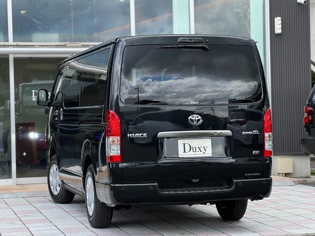 ハイエースバン ロングスーパーＧＬ　ダークプライムＳ　４ＷＤ　純正７インチナビ　パノラミックビューモニター　デジタルインナーミラー　寒冷地仕様　ＥＴＣ　黒ハーフレザーシート　両側パワースライドドア　純正１５インチスチールホイール　ＬＥＤヘッドライト（7枚目）