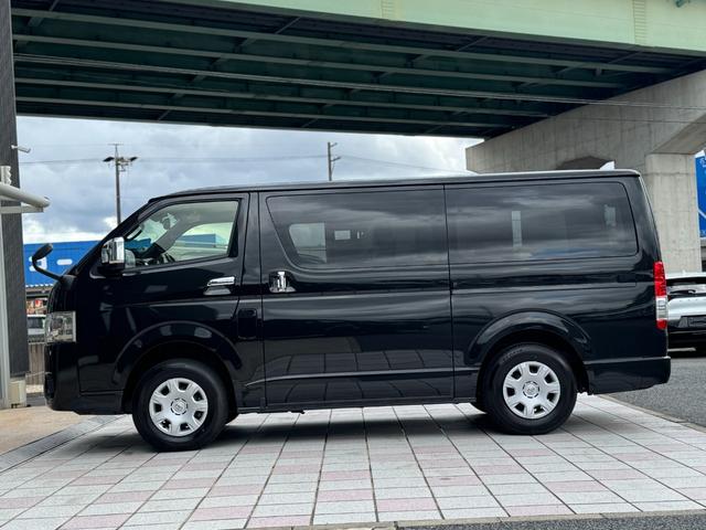 ハイエースバン ロングスーパーＧＬ　ダークプライムＳ　４ＷＤ　純正７インチナビ　パノラミックビューモニター　デジタルインナーミラー　寒冷地仕様　ＥＴＣ　黒ハーフレザーシート　両側パワースライドドア　純正１５インチスチールホイール　ＬＥＤヘッドライト（33枚目）