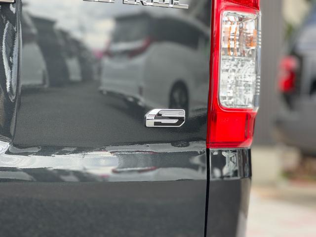 ハイエースバン ロングスーパーＧＬ　ダークプライムＳ　４ＷＤ　純正７インチナビ　パノラミックビューモニター　デジタルインナーミラー　寒冷地仕様　ＥＴＣ　黒ハーフレザーシート　両側パワースライドドア　純正１５インチスチールホイール　ＬＥＤヘッドライト（45枚目）