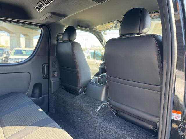 ハイエースバン ロングスーパーＧＬ　ダークプライムＳ　４ＷＤ　純正７インチナビ　パノラミックビューモニター　デジタルインナーミラー　寒冷地仕様　ＥＴＣ　黒ハーフレザーシート　両側パワースライドドア　純正１５インチスチールホイール　ＬＥＤヘッドライト（48枚目）