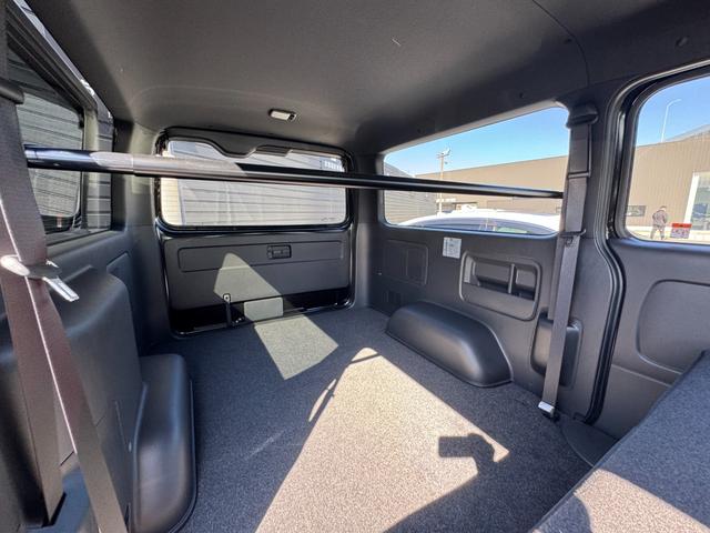 ハイエースバン ロングスーパーＧＬ　ダークプライムＳ　４ＷＤ　純正７インチナビ　パノラミックビューモニター　デジタルインナーミラー　寒冷地仕様　ＥＴＣ　黒ハーフレザーシート　両側パワースライドドア　純正１５インチスチールホイール　ＬＥＤヘッドライト（50枚目）
