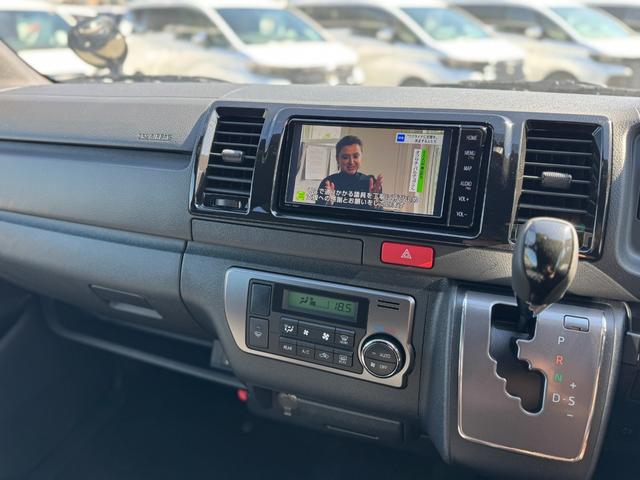 ハイエースバン ロングスーパーＧＬ　ダークプライムＳ　４ＷＤ　純正７インチナビ　パノラミックビューモニター　デジタルインナーミラー　寒冷地仕様　ＥＴＣ　黒ハーフレザーシート　両側パワースライドドア　純正１５インチスチールホイール　ＬＥＤヘッドライト（57枚目）