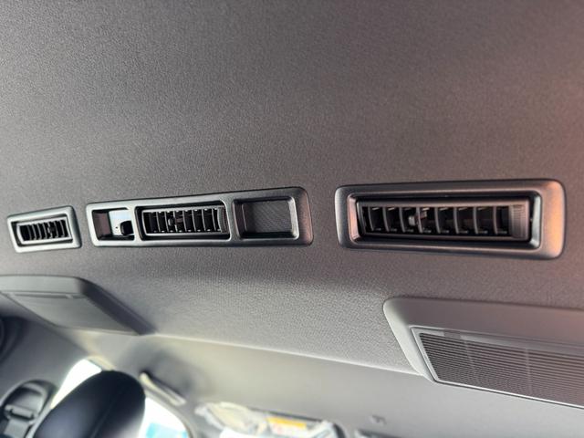 ハイエースバン ロングスーパーＧＬ　ダークプライムＳ　４ＷＤ　純正７インチナビ　パノラミックビューモニター　デジタルインナーミラー　寒冷地仕様　ＥＴＣ　黒ハーフレザーシート　両側パワースライドドア　純正１５インチスチールホイール　ＬＥＤヘッドライト（77枚目）